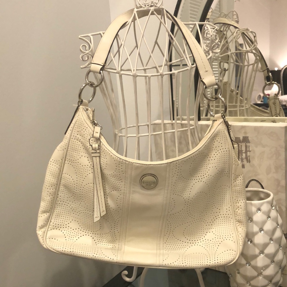 Authentic Coach Medium Sized Handbag Euc - image 1